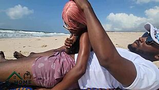 야, 이 섹스광 18+ 년 해변에서 흠뻑 젖어 야생 박기