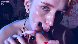 rotten venus's bare feet make everyone kneel and beg