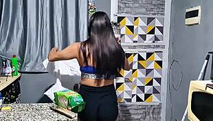 IFOOD DELIVERY GUY CAN'T WAIT TO FUCK THIS BRAZILIAN LATINA PUSSY