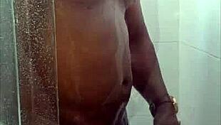 Nego Rubi Pauzudo Mostra Rola Grande e Grossa ao Ar Livre