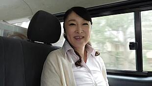 Sixty-year-old wife Harada Kyoko first shoot creampie squirting? 😏