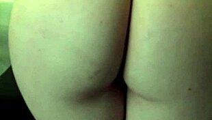 yo amber's letting those loud farts rip out hard