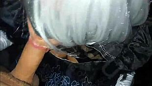 mexicana otaku cosplayea de 2b y chupa verga post convención