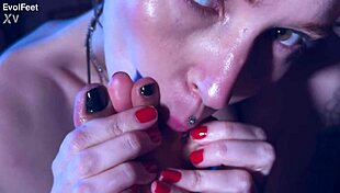 rotten venus's bare feet make everyone kneel and beg