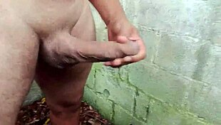 wanna see yuri gaúcho stroke that huge muscular cock? 🔥🍆