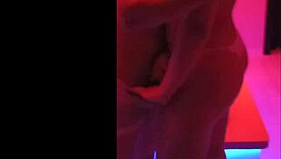 Doutora Liberada Kisses Lover in Front of Husband Prostitute Style