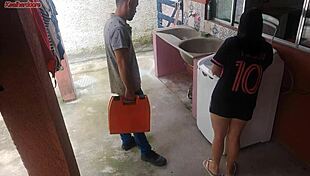 Married housewife pays washer tech with big ass while hubby’s out, rough bareback pounding