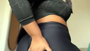 ei, quer ver essa gata preta de legging na sua tela nessa sexta 13?