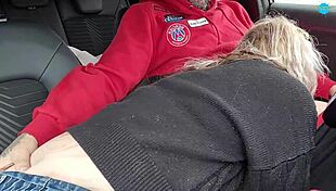 dirty husband scores a hot car blowjob from his slut wife 🚗👅