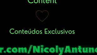 gostosa no banheiro da empresa leva gozada dentro e torce pra ninguém descobrir nunca