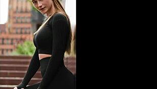 fapvideo francis kweldam shows off her athletic big ass and tits