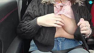 dirty husband scores a hot car blowjob from his slut wife 🚗👅