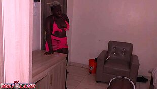 Big ass ebony neighbor shows pato abdominal wheel workout fun