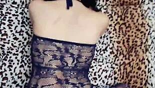 Mature bitch spreads for fierce homemade pounding