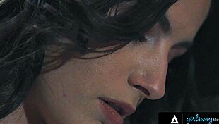 chanel camryn i cant stop kissing scarlett alexis pussy on this piano omg