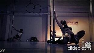 oh man this sexy doctora pole dances shakin her juicy ass im goin crazy!!