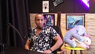 uhh negra safada's suckin that big negro pau so deep... damn delícia boquete makes me cum