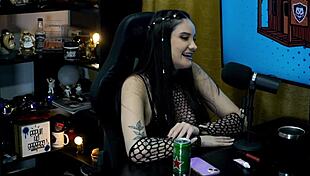 Victoria Camargo Strips Sensual Outfit, Ruan Burns with Desire in Outdoor Podcast