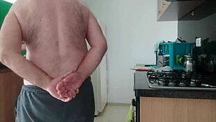 Morning pizza delivery turns into hot fuck fest