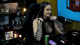 Victoria Camargo Strips Sensual Outfit, Ruan Burns with Desire in Outdoor Podcast