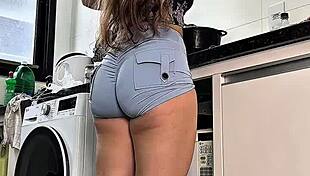 check out this latina's very sexy big ass in tight shorts
