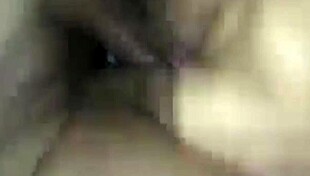 xingando o corno while fat latina milf gives handjob and tits bounce