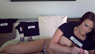 omg these huge tits on webcam slut make me squirt every time