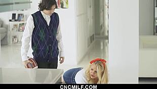 Thick stepmom pounded by stepson chores! 🍑🔥
