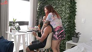 ruivinha tatuada screams fucking cunhado's pirocudo monster cock deep!