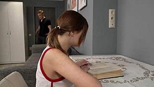 Lección Del Padrastro Castiga A La Chica Mala Con Deepthroat Y Fucking Brutal