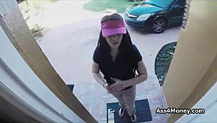 Amateur teen delivers pizza then gives hardcore blowjob for cash payment