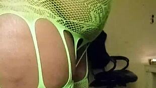 Big booty ebony cousin shakes ass and tits while dancing fully naked for family view