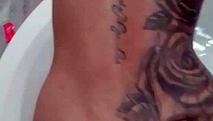 Acompanhante gives sloppy blowjob then hot pussy ride in motel hydromassage! 💦🍑