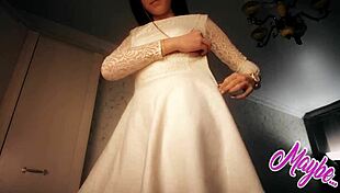 Sweet babe fingers to intense orgasm bliss