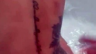 Acompanhante gives sloppy blowjob then hot pussy ride in motel hydromassage! 💦🍑