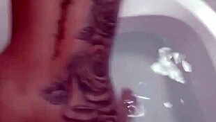 Acompanhante gives sloppy blowjob then hot pussy ride in motel hydromassage! 💦🍑