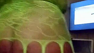 Big booty ebony cousin shakes ass and tits while dancing fully naked for family view