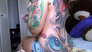 Stepmom's Unseen Big Buttcrack Nail Painting