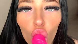 i'm a playful brunette teen... dildo fun got me squirting wild!!