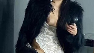 Blue's Juicy Wet Pussy Flashes Big Surprise Just for Your Hungry Eyes