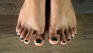look at her sexy colombian feet oiled up close with green nails tickled