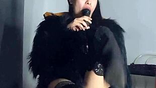 Blue's Juicy Wet Pussy Flashes Big Surprise Just for Your Hungry Eyes