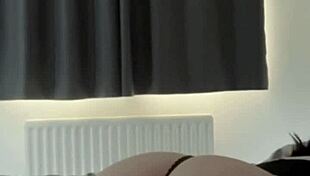 i'm a playful brunette teen... dildo fun got me squirting wild!!