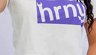 Sexting my boyfriend while I rub my wet shaved pussy on cam 😘🔥