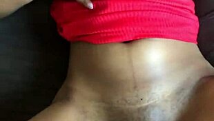 Chamei essa novinha pra casa e ela gozou squirtando no meu pau cavalgando orgásmica no cowgirl reverse.