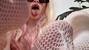 Elza koms' fetish feet mistress demands total curvy domination worship