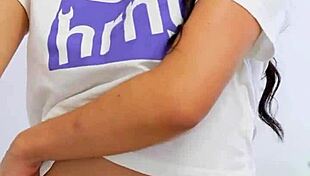 Sexting my boyfriend while I rub my wet shaved pussy on cam 😘🔥