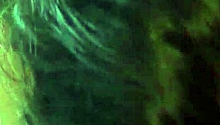 Chamei essa novinha pra casa e ela gozou squirtando no meu pau cavalgando orgásmica no cowgirl reverse.