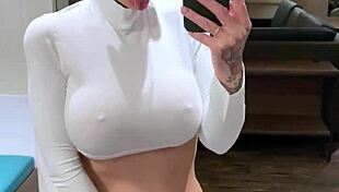 i luv watchin this bald big tits girl dance n rub her pussy 😍