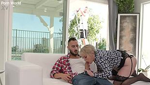 Dee Williams tempts handymen for airtight DP! 🔥🍑💦